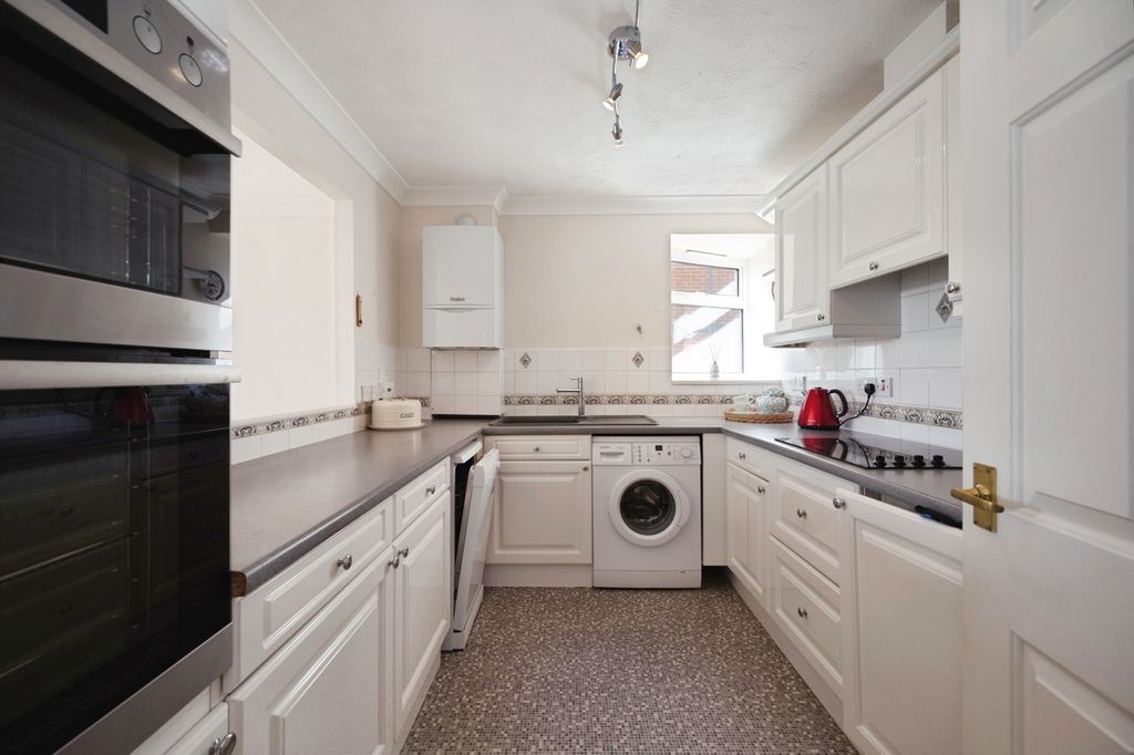 Additional image 3 of 3 bed flat for saleSea Front, Hayling Island, Hampshire PO11