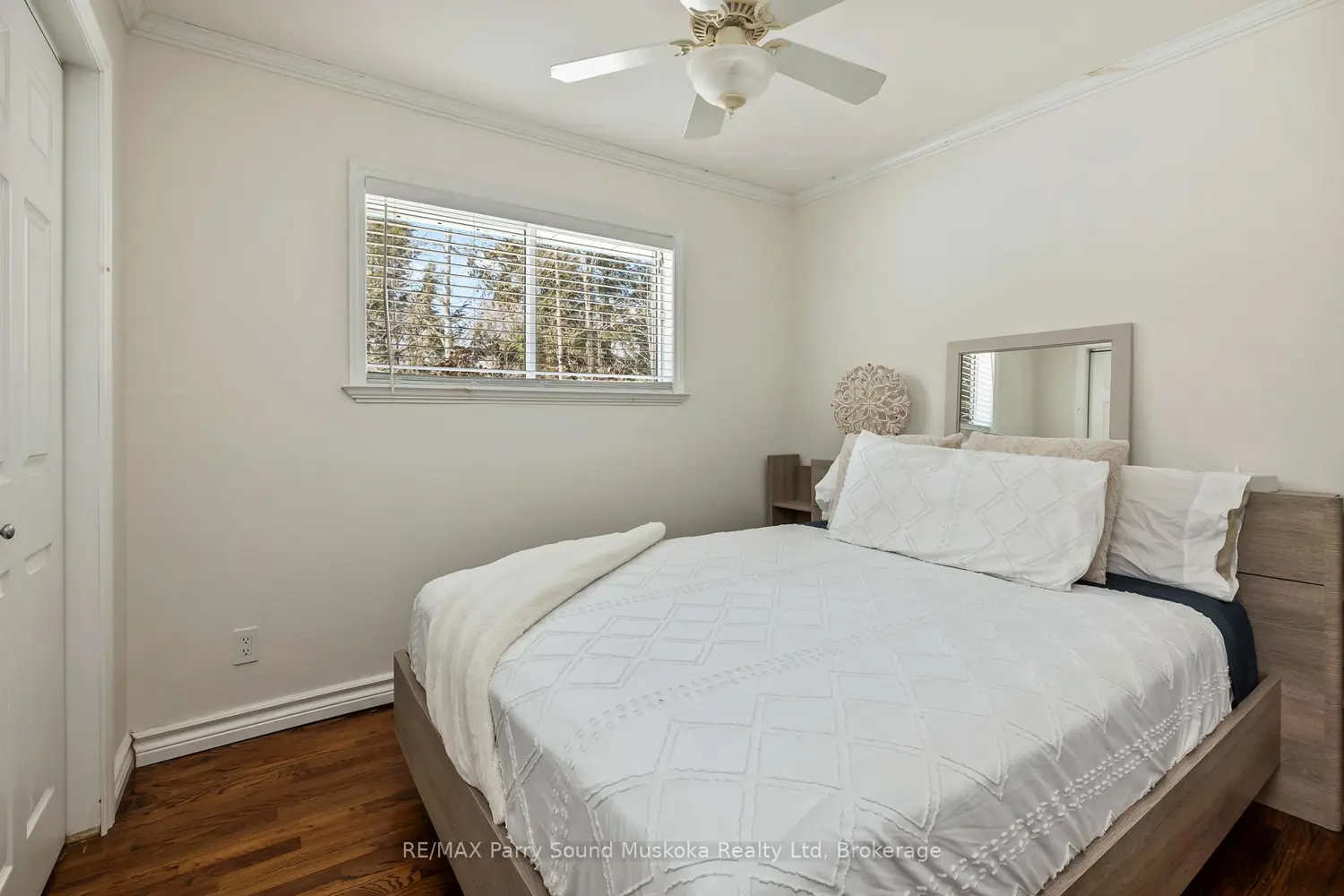 31 Lake Forest Drive photo 2