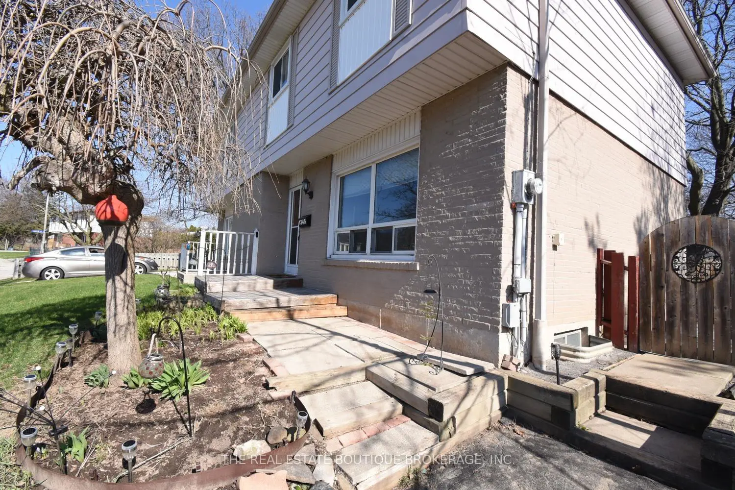 1345 Colonsay Drive photo 2