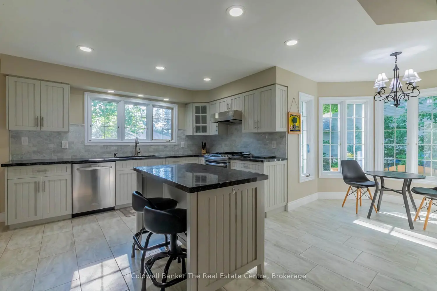 110 Forest Glen Drive photo 2