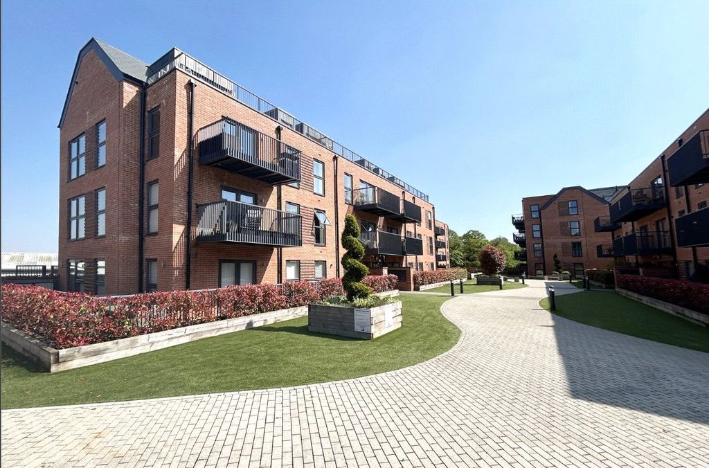 Additional image 9 of 2 bed flat for saleStation Road, Hook, Hampshire RG27