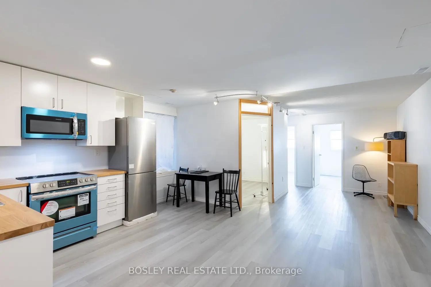 2963 Dundas Street photo 2