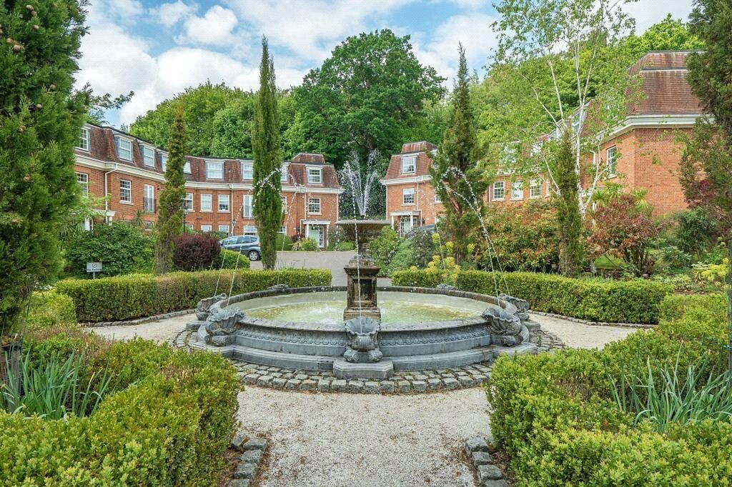 2 bed flat for saleShottermill Park, Hindhead Road, Haslemere, Surrey GU27