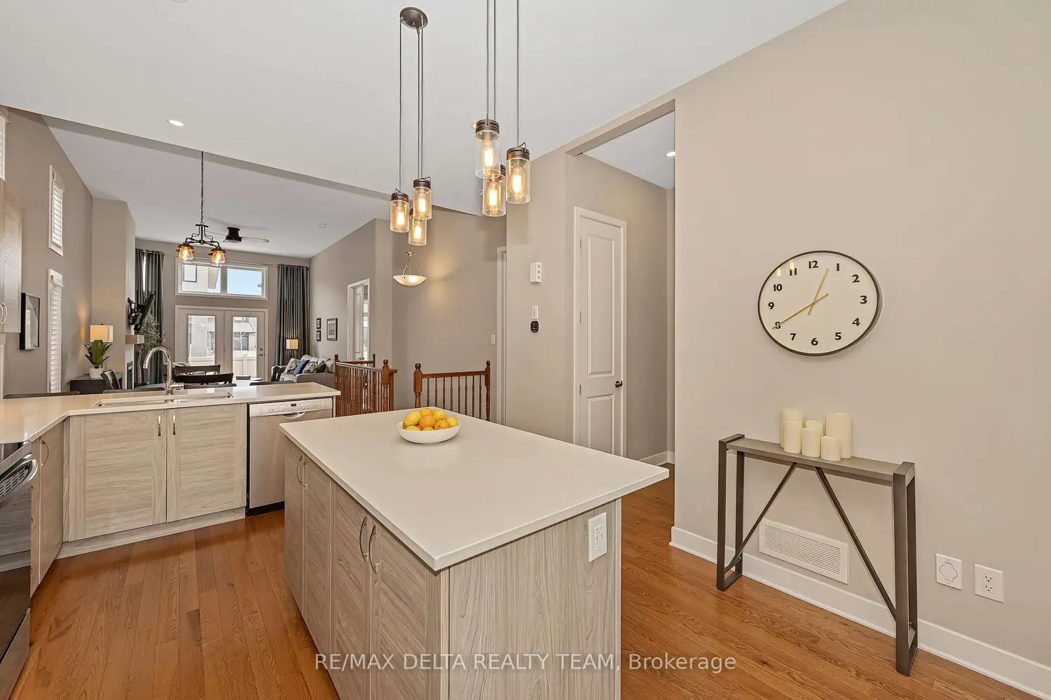 161 Bristol Crescent photo 2