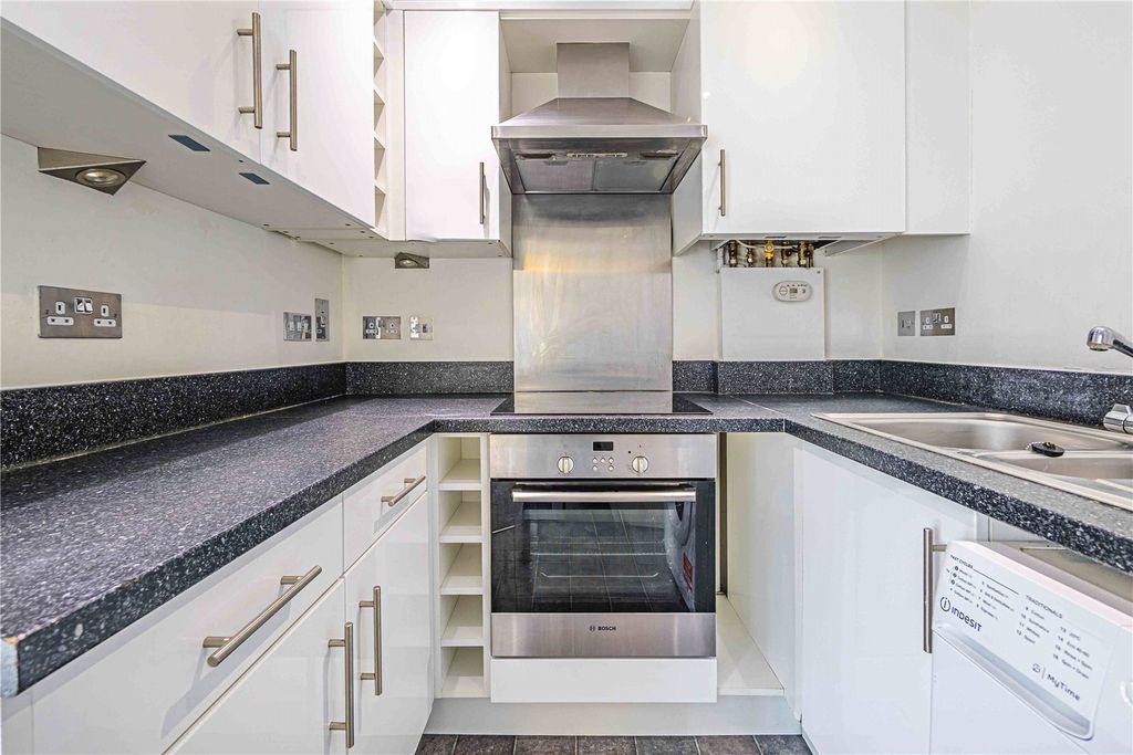 Additional image 3 of 1 bed maisonette for saleRoughdown Road, Boxmoor, Hemel Hempstead, Hertfordshire HP3
