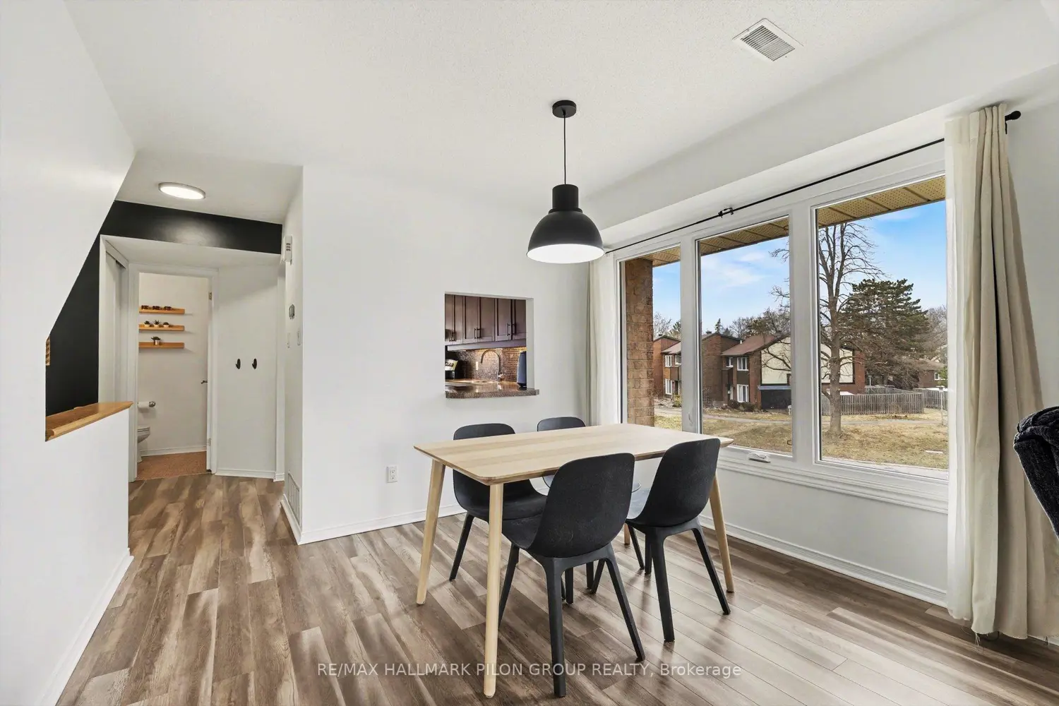 1121 Gablefield Private photo 5