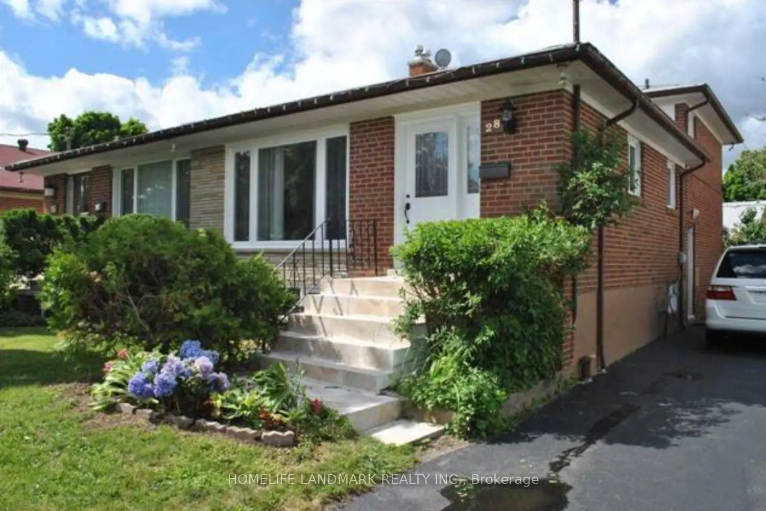 28 Roywood Drive photo 2