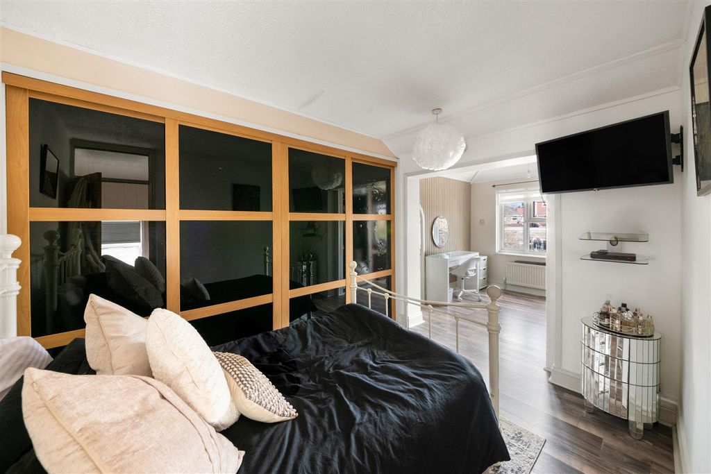 Additional image 15 of 5 bed semi-detached house for saleBotwell Lane, Hayes UB3