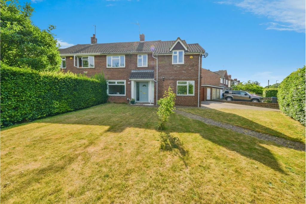 4 bed semi-detached house for salePurwell Lane, Hitchin SG4
