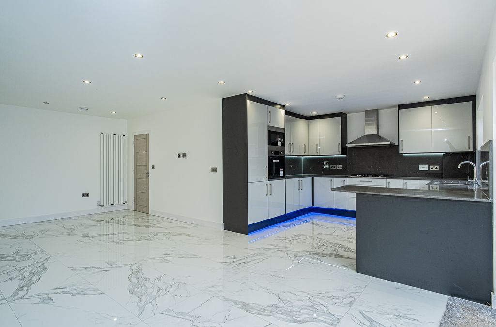 Additional image 4 of 5 bed bungalow for saleWaverley Close, Hayes UB3