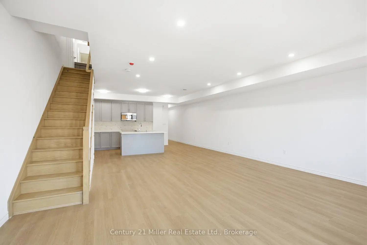 2 Slessor Boulevard 12 photo 4