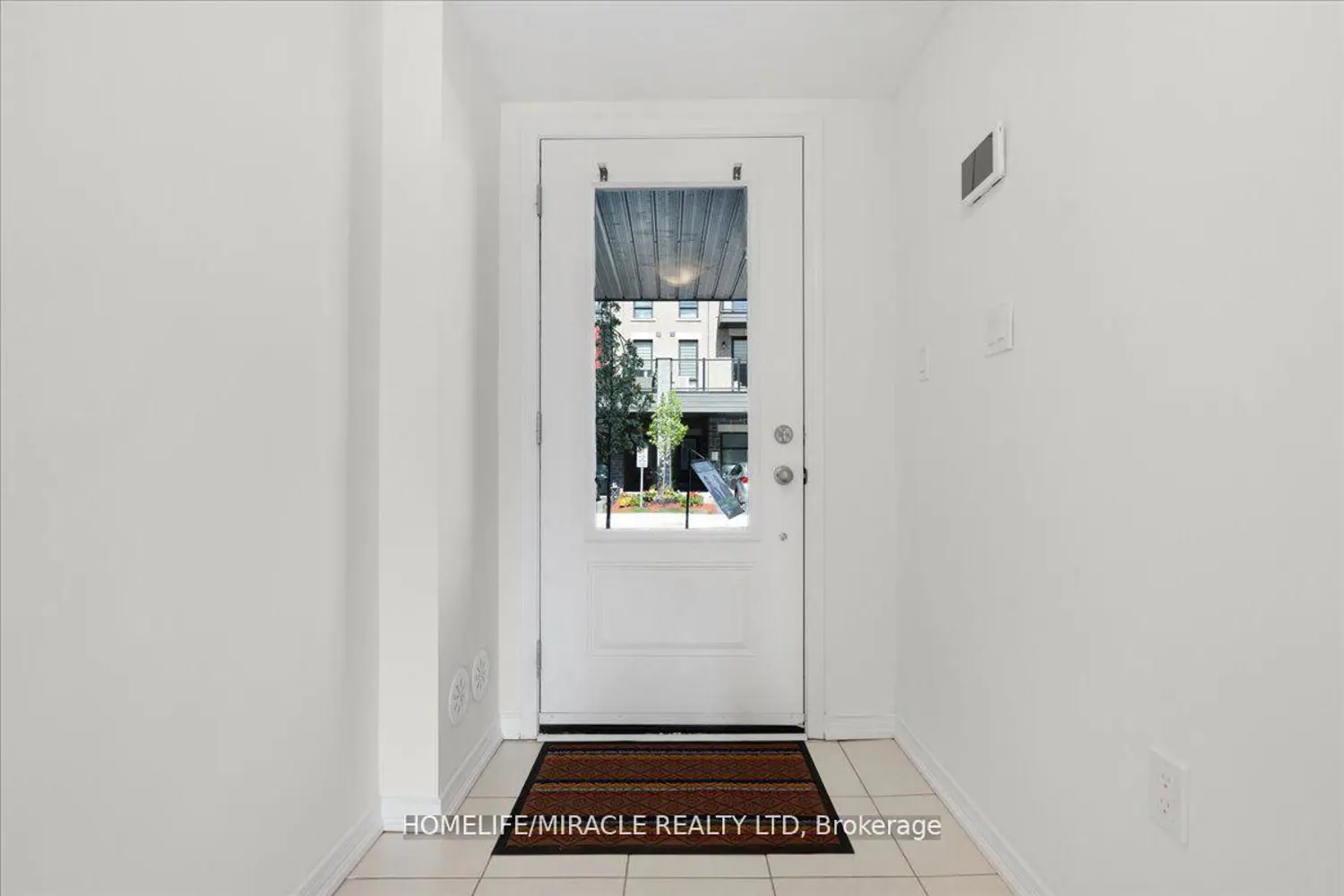 1392 Coral Springs Path photo 3