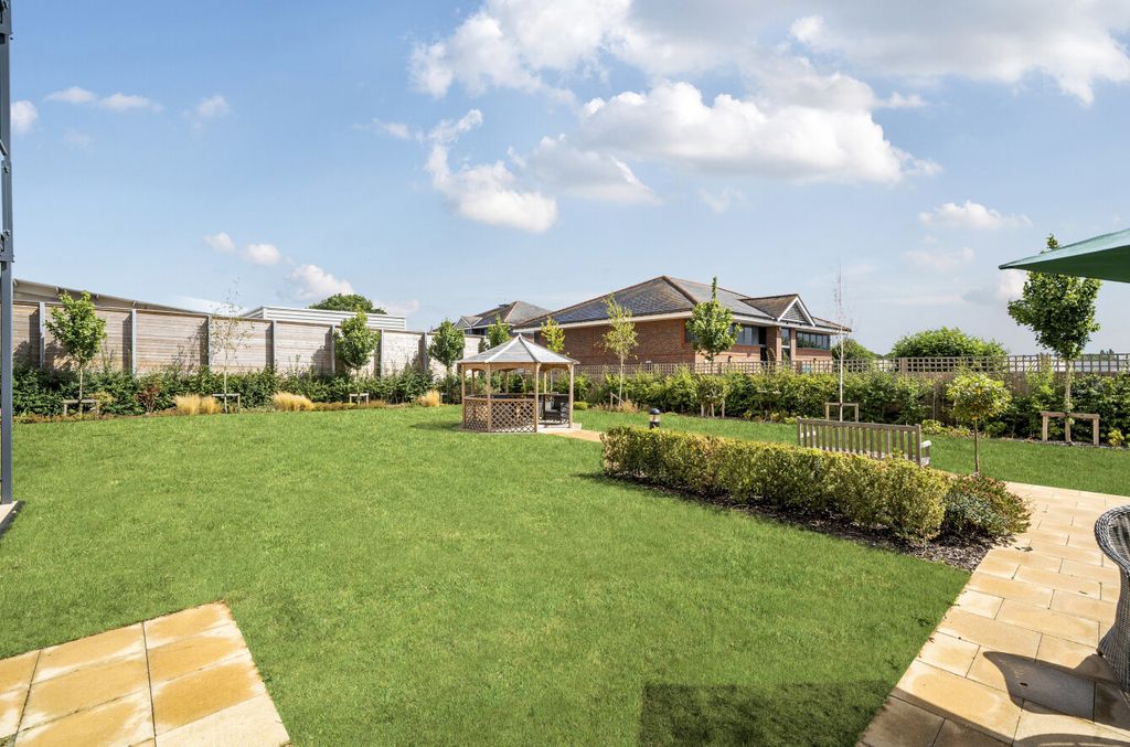 Additional image 7 of 1 bed flat for saleStation Road, Hook, Hampshire RG27