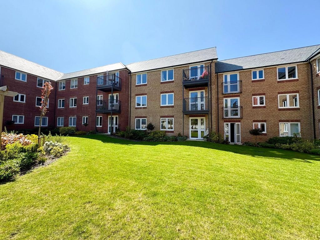 2 bed flat for sale33 Otter Lodge, Silver Street, Honiton, Devon EX14