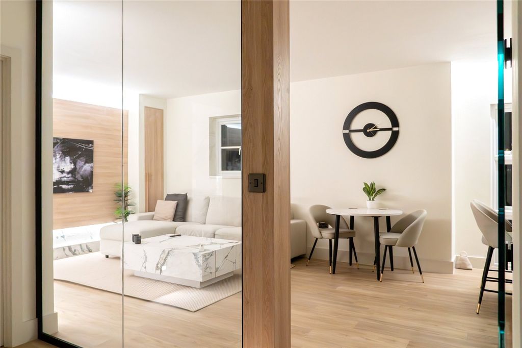 Additional image 8 of 2 bed flat for saleEvans Wharf, Hemel Hempstead, Hertfordshire HP3