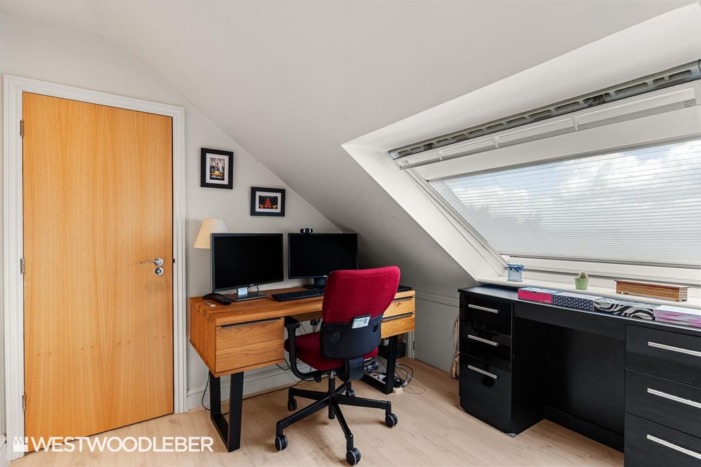 Additional image 17 of 3 bed flat for salePlomer Avenue, Hoddesdon EN11