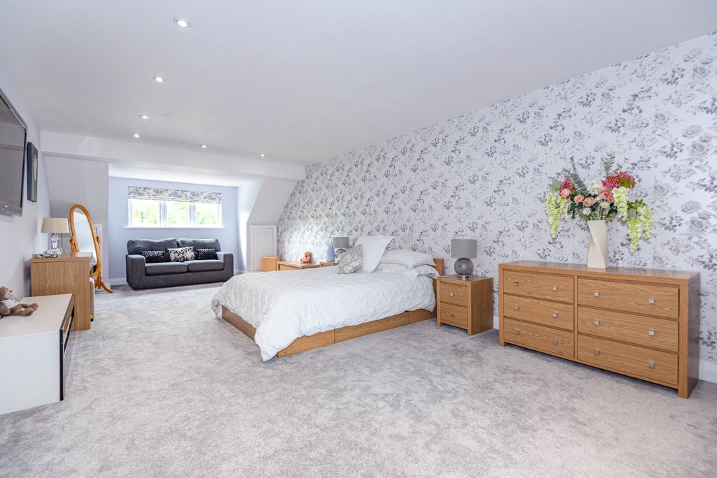Additional image 16 of 4 bed detached house for saleAvenue Road, Dobbs Weir, Hoddesdon EN11