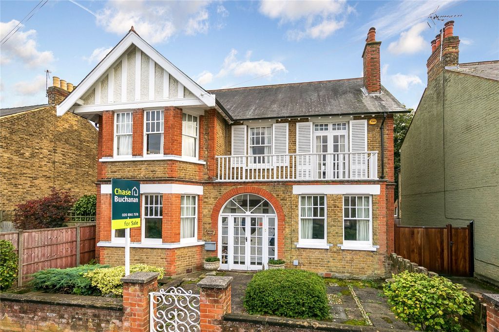 4 bed detached house for saleQueens Road, Hampton Hill TW12