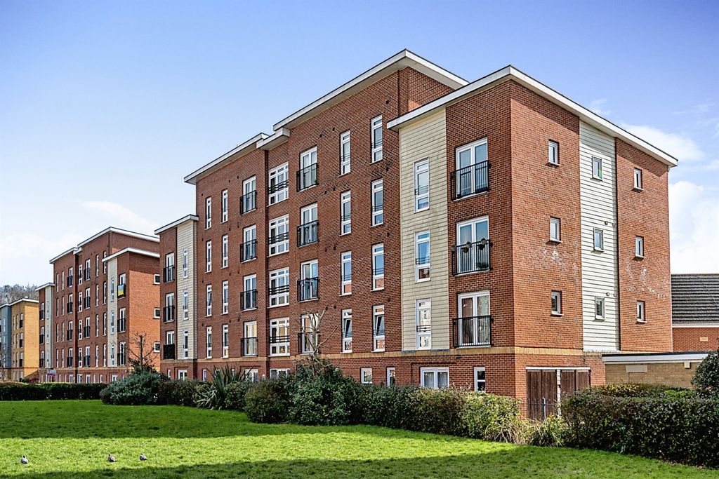 Additional image 10 of 2 bed flat for saleLittle Hackets, Havant PO9