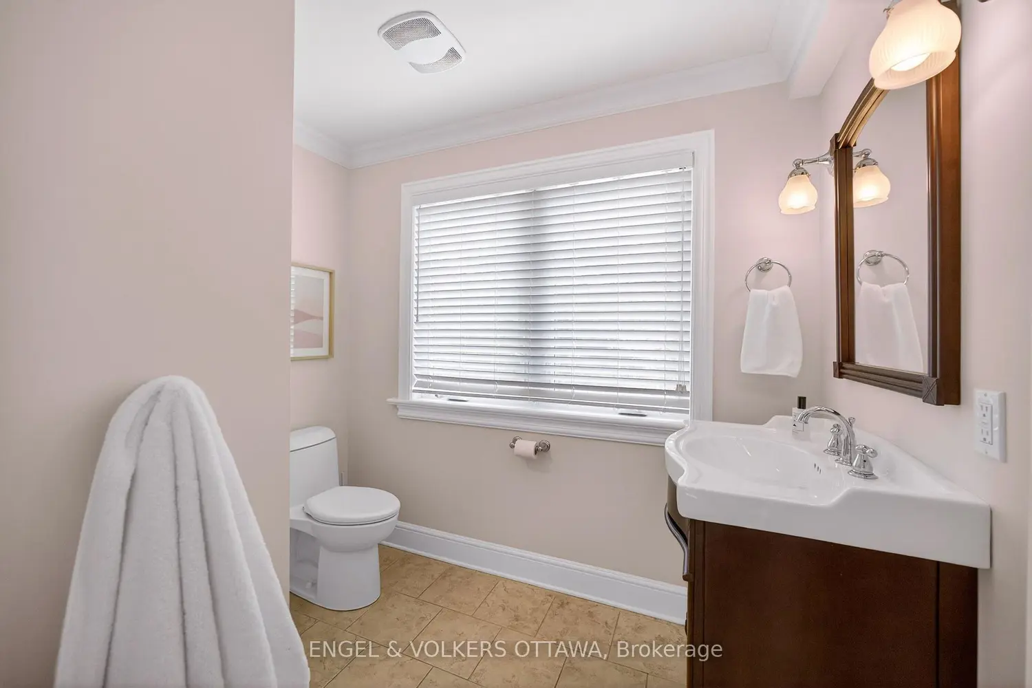 Additional image 17 of 498 Queen Elizabeth Drive