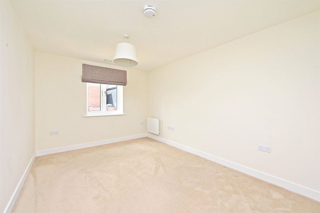 Additional image 5 of 1 bed flat for saleStation Road, Hook, Hampshire RG27