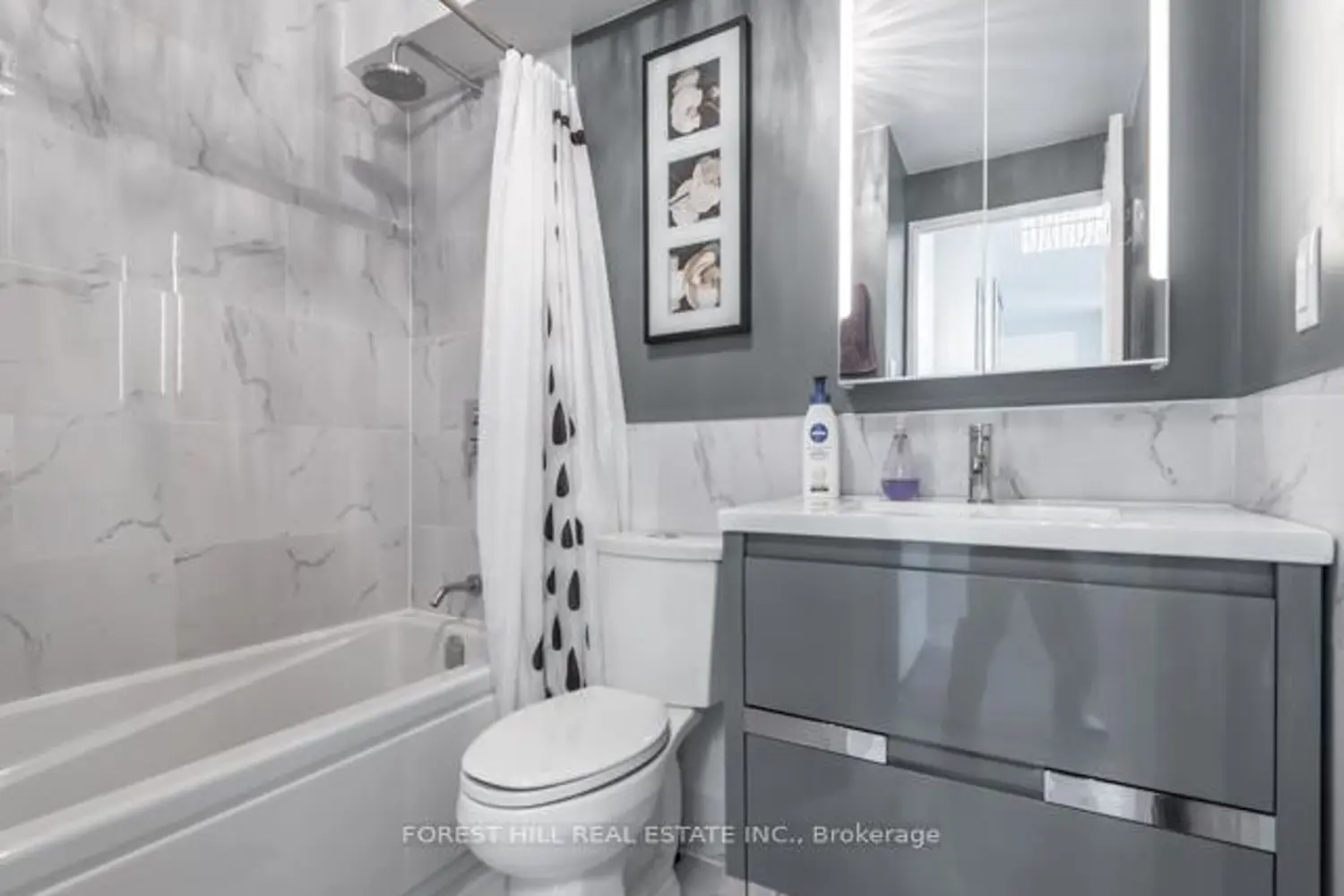 Additional image 16 of 105 Mccaul Street 202