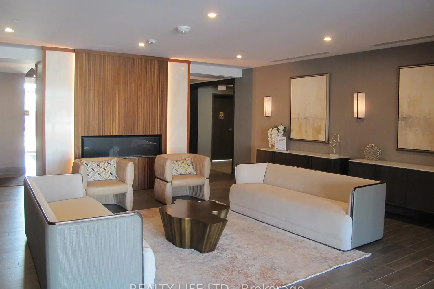 470 Dundas Street 1106