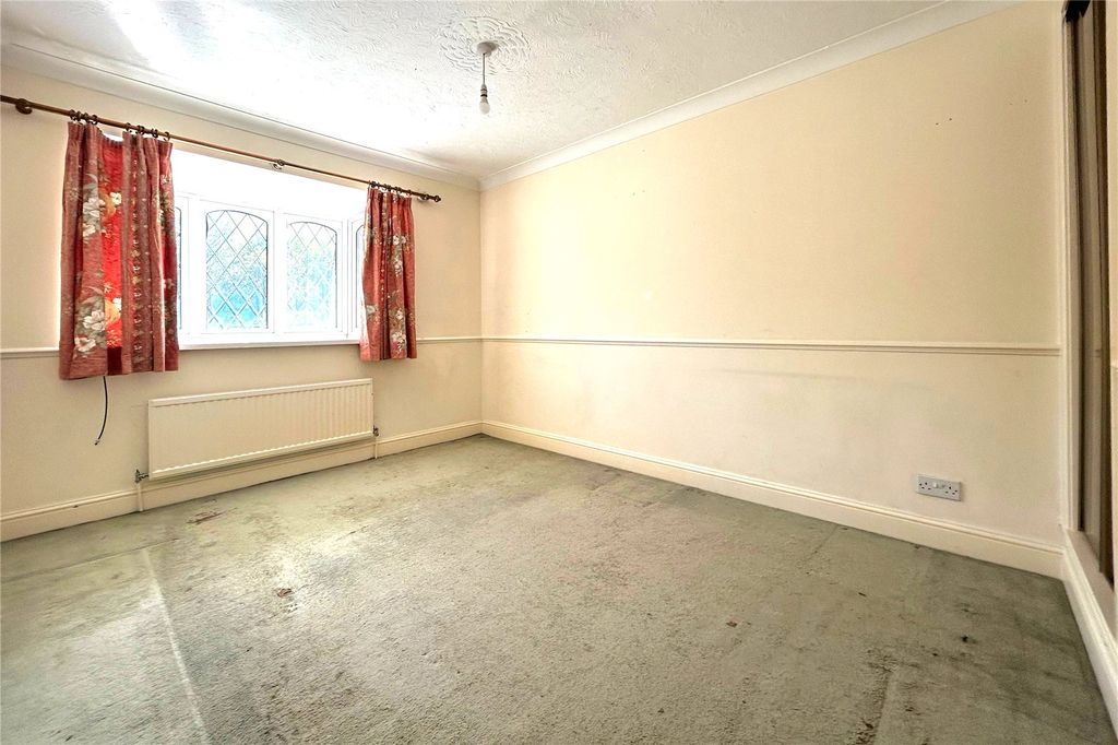 Additional image 7 of 4 bed detached house for saleDriftway Road, Hook, Hampshire RG27