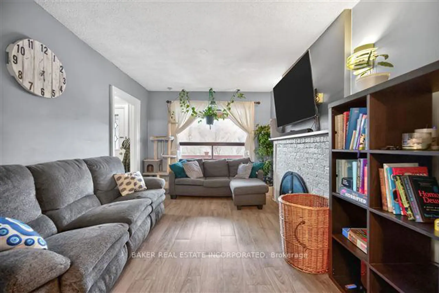 1867 Dufferin Street photo 4