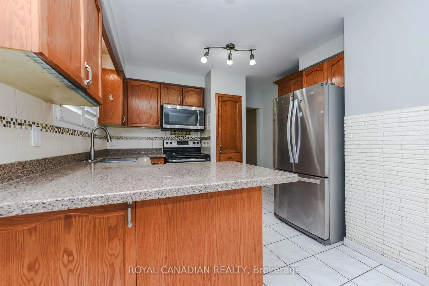 7566 Lockington Crescent photo 3