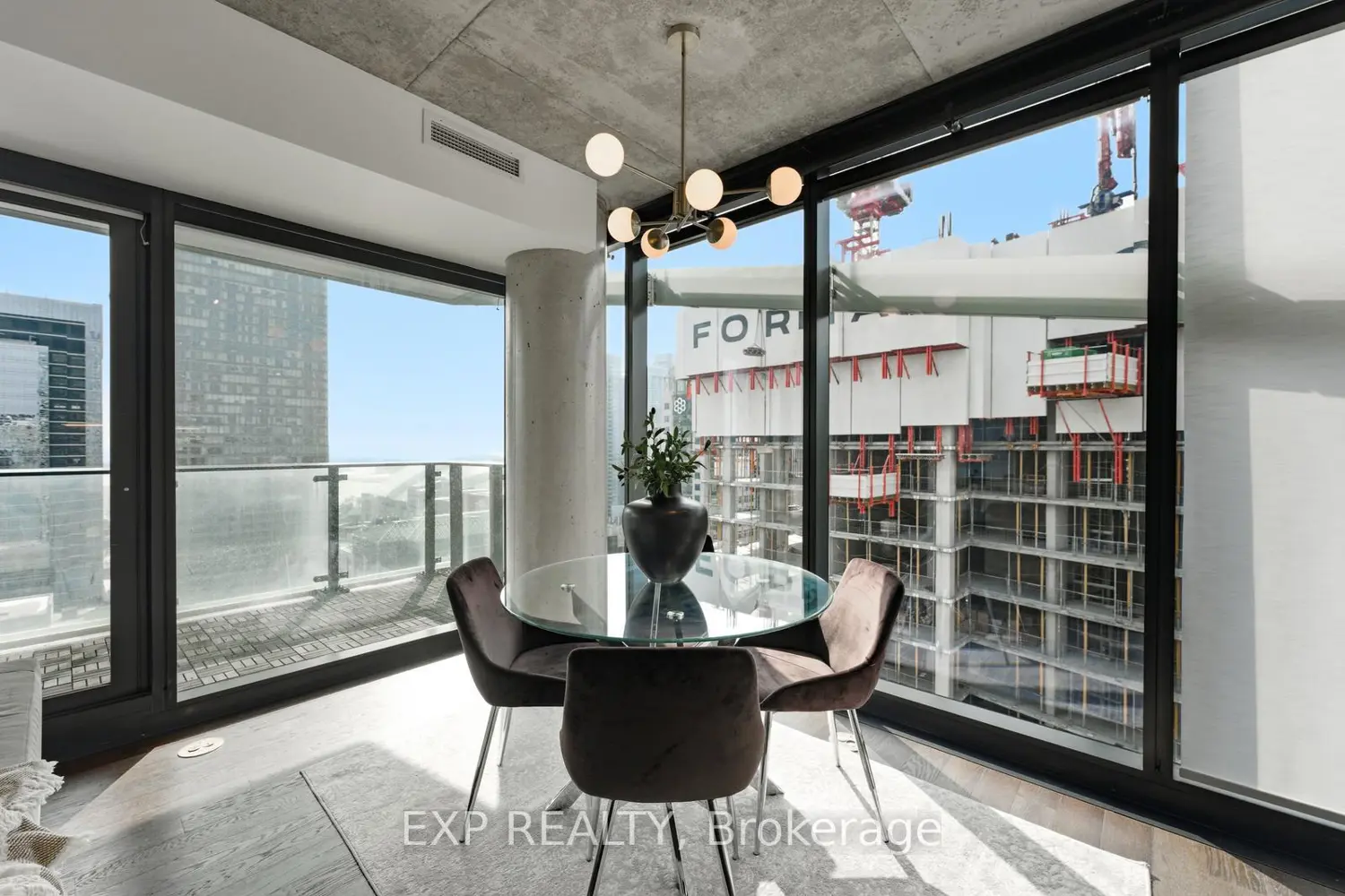 224 King Street 2906 photo 3
