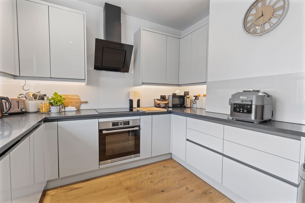 Additional image 2 of 2 bed maisonette for saleBrighton Road, Horley RH6