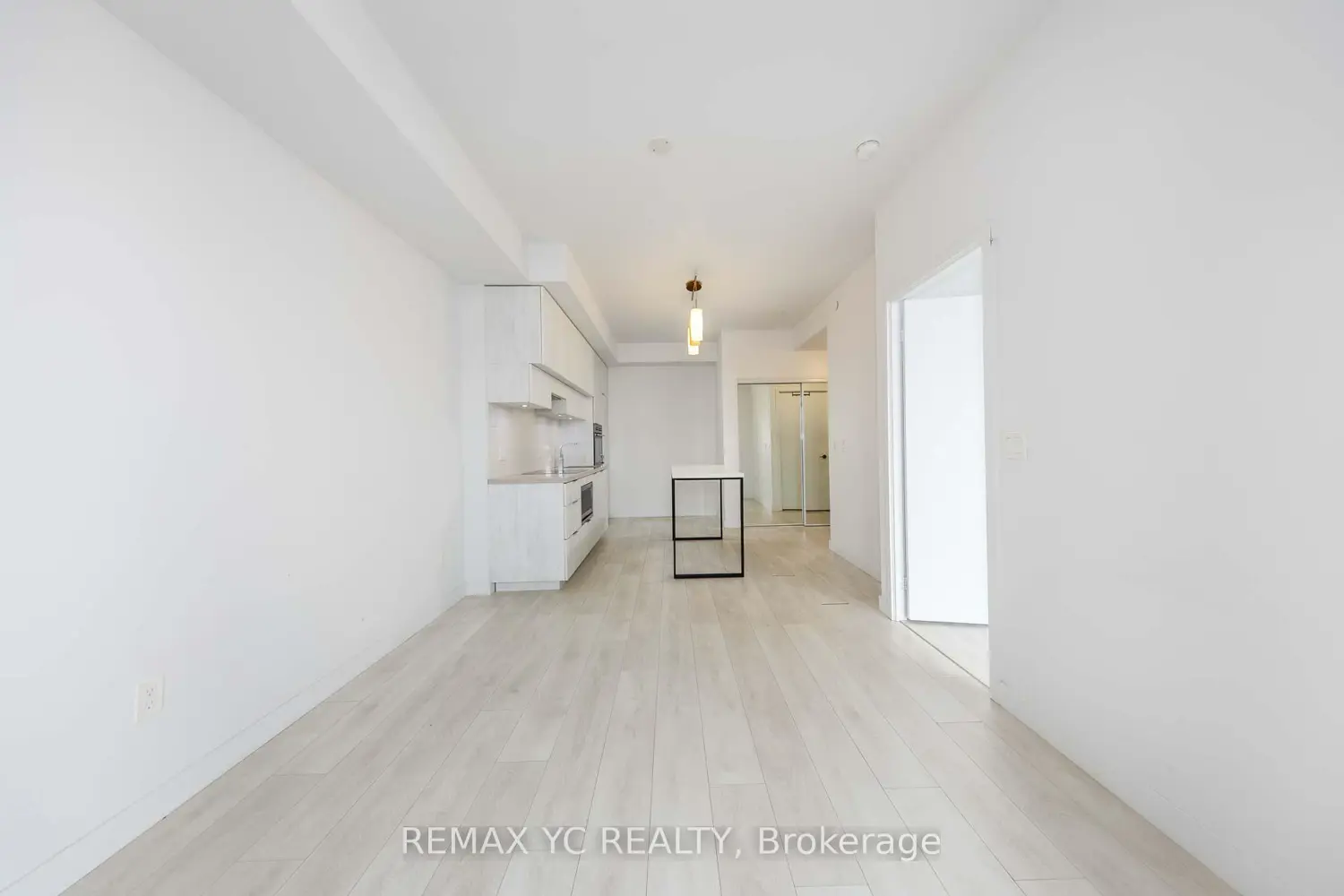 Additional image 9 of 8 Eglinton Avenue 2206
