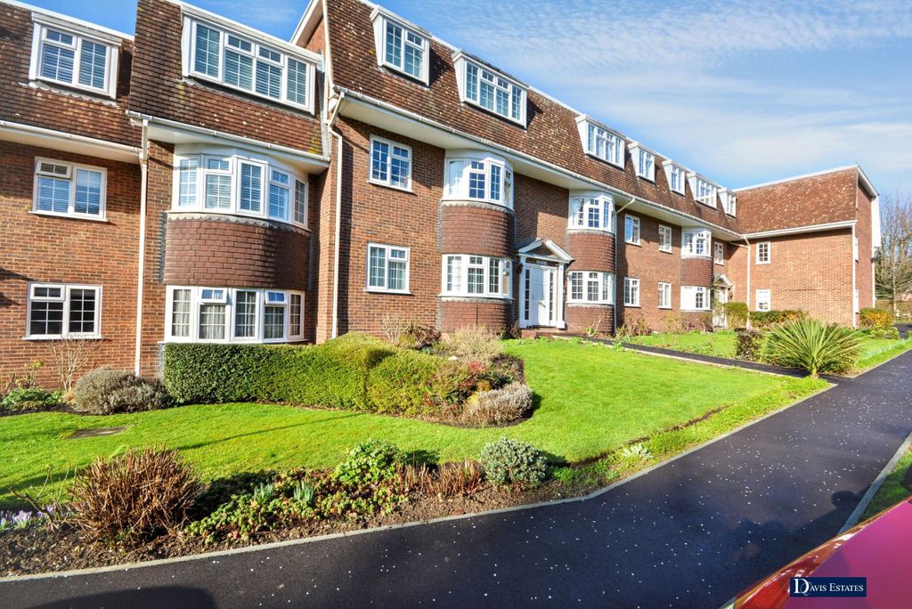 2 bed flat for saleBuckingham Close, Emerson Park, Hornchurch RM11