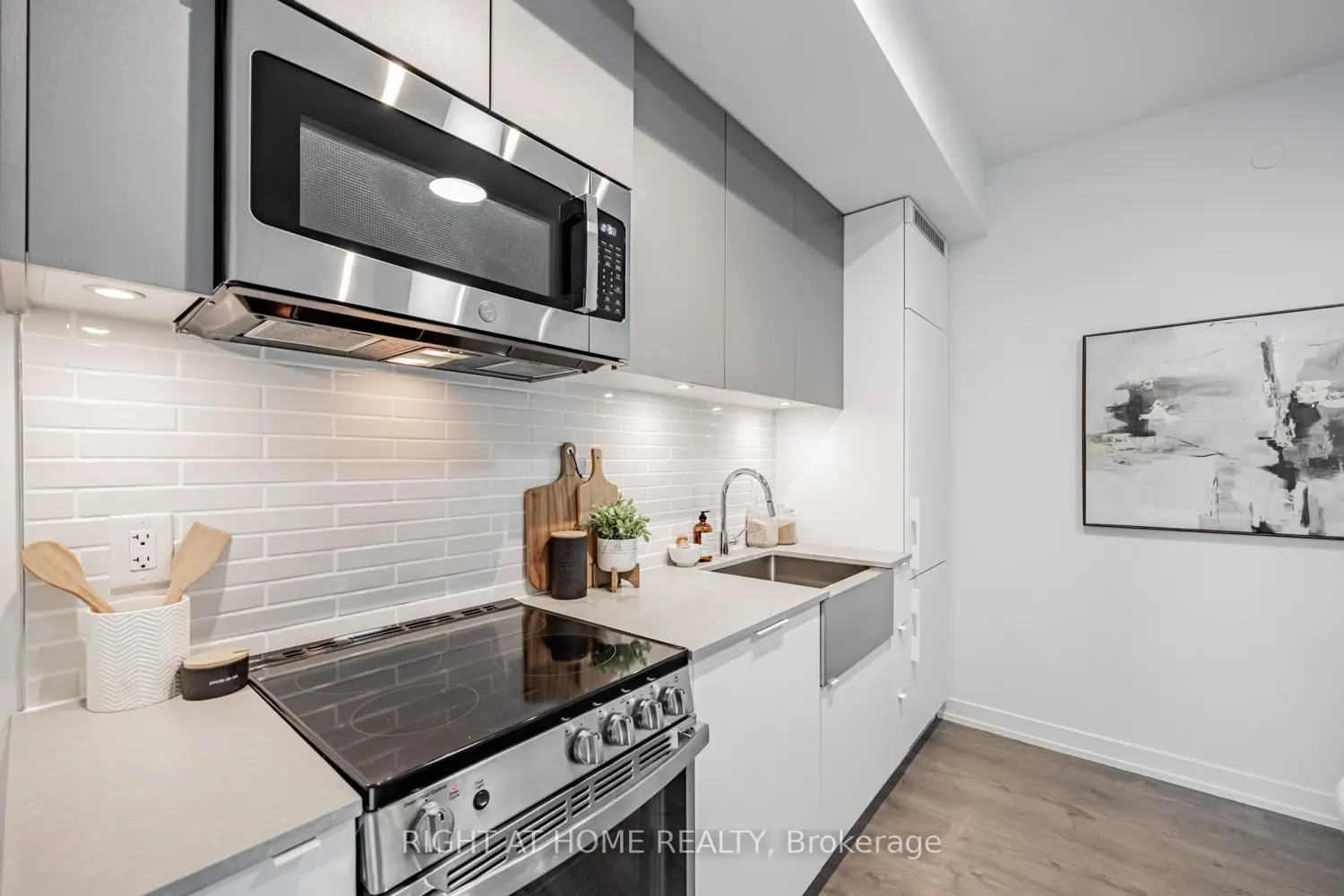 270 Dufferin Street 815 photo 3
