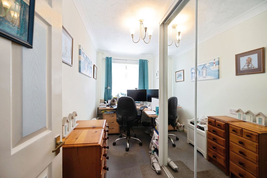 Additional image 9 of 2 bed flat for saleSouthwood Road, Hayling Island, Hampshire PO11