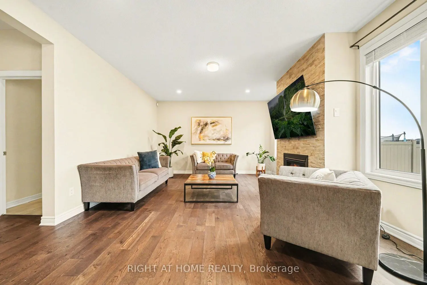 1089 Apolune Street photo 2