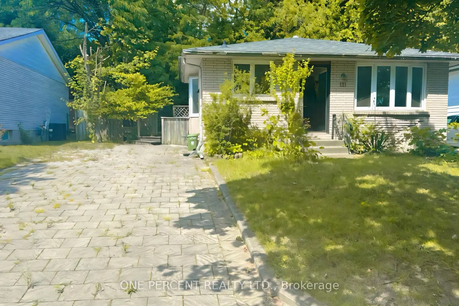 131 Paperbirch Crescent photo 2