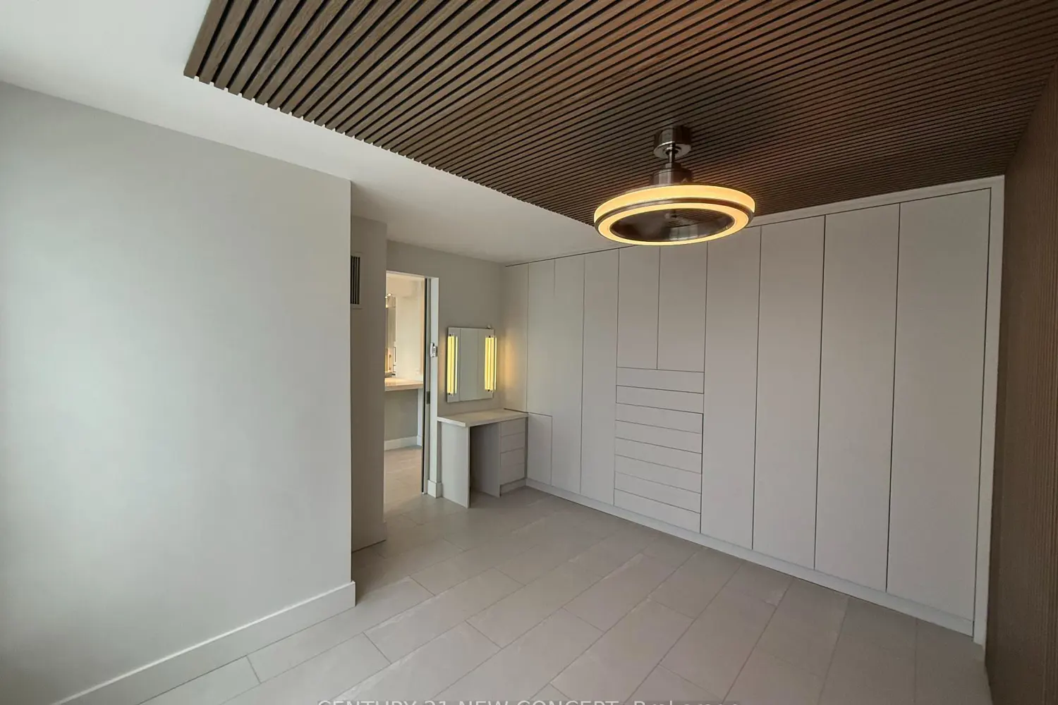 40 Scollard Street 1508 photo 4
