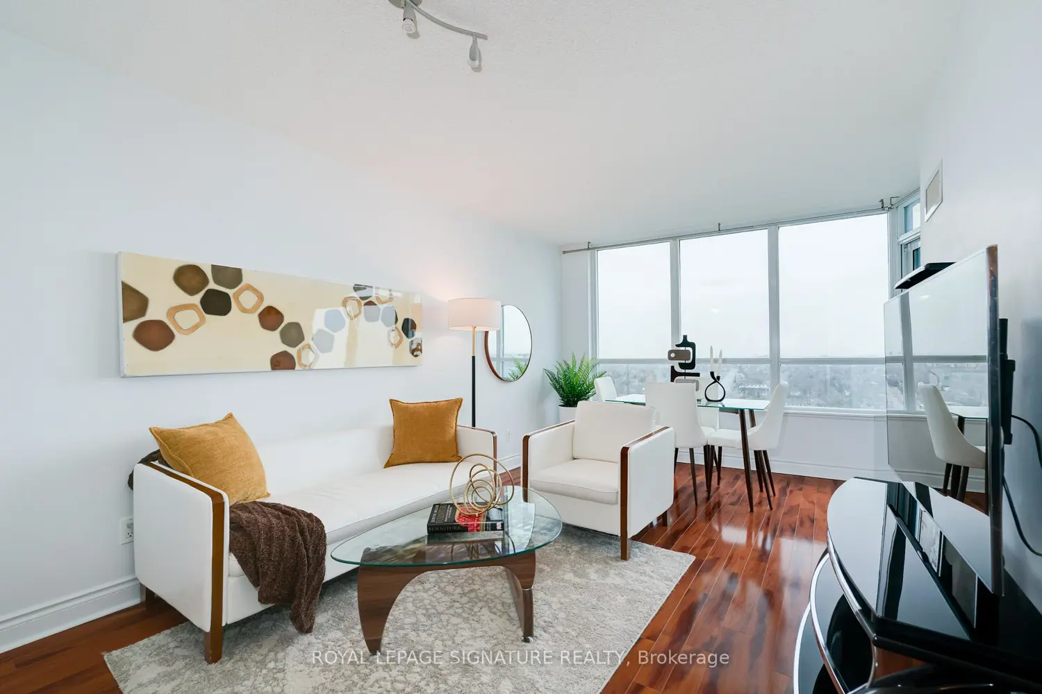 15 Greenview Avenue 2408 photo 3