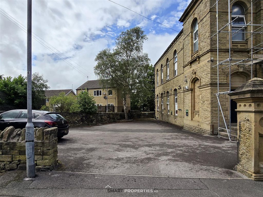 1 bed flat for saleThe Old Chapel Cross Lane, Newsome, Huddersfield HD4