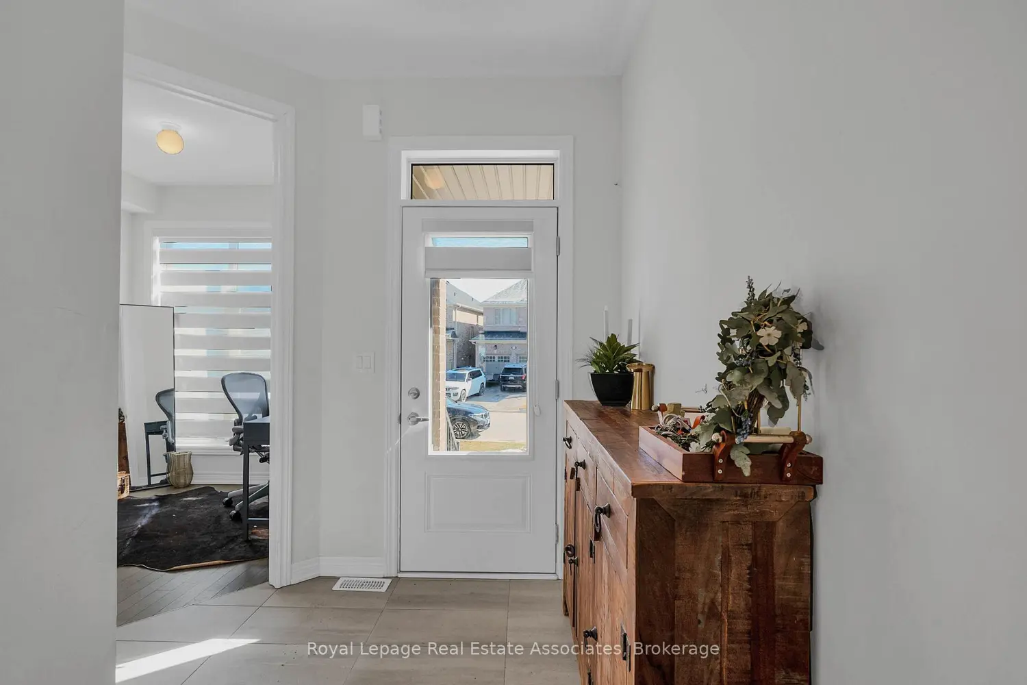 1386 Davis Loop photo 2