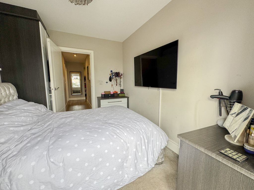 Additional image 12 of 2 bed flat for saleThe Swans, Ferry Road, Hullbridge SS5
