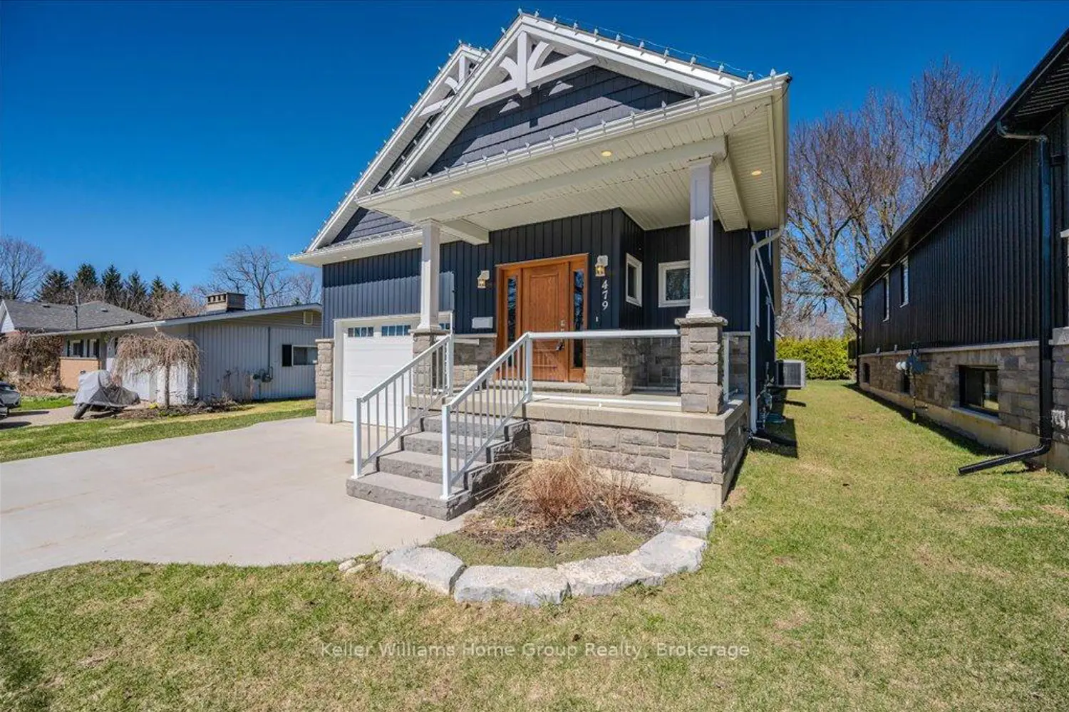 479 St George Street photo 3