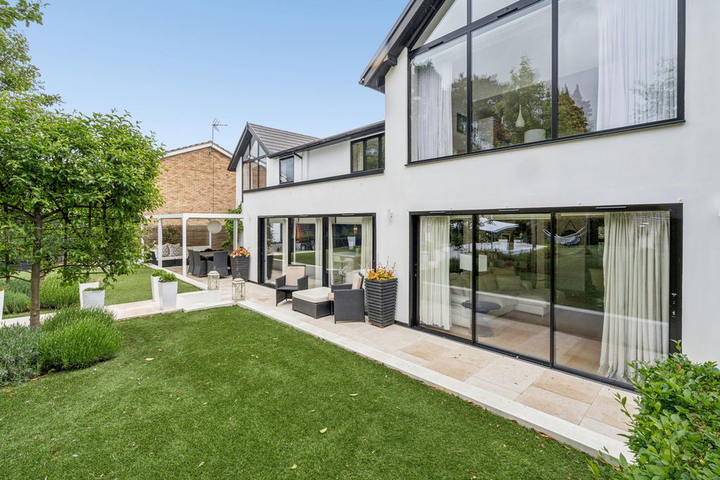 Additional image 21 of 4 bed detached house for saleSt. Davids Close, Hemel Hempstead HP3