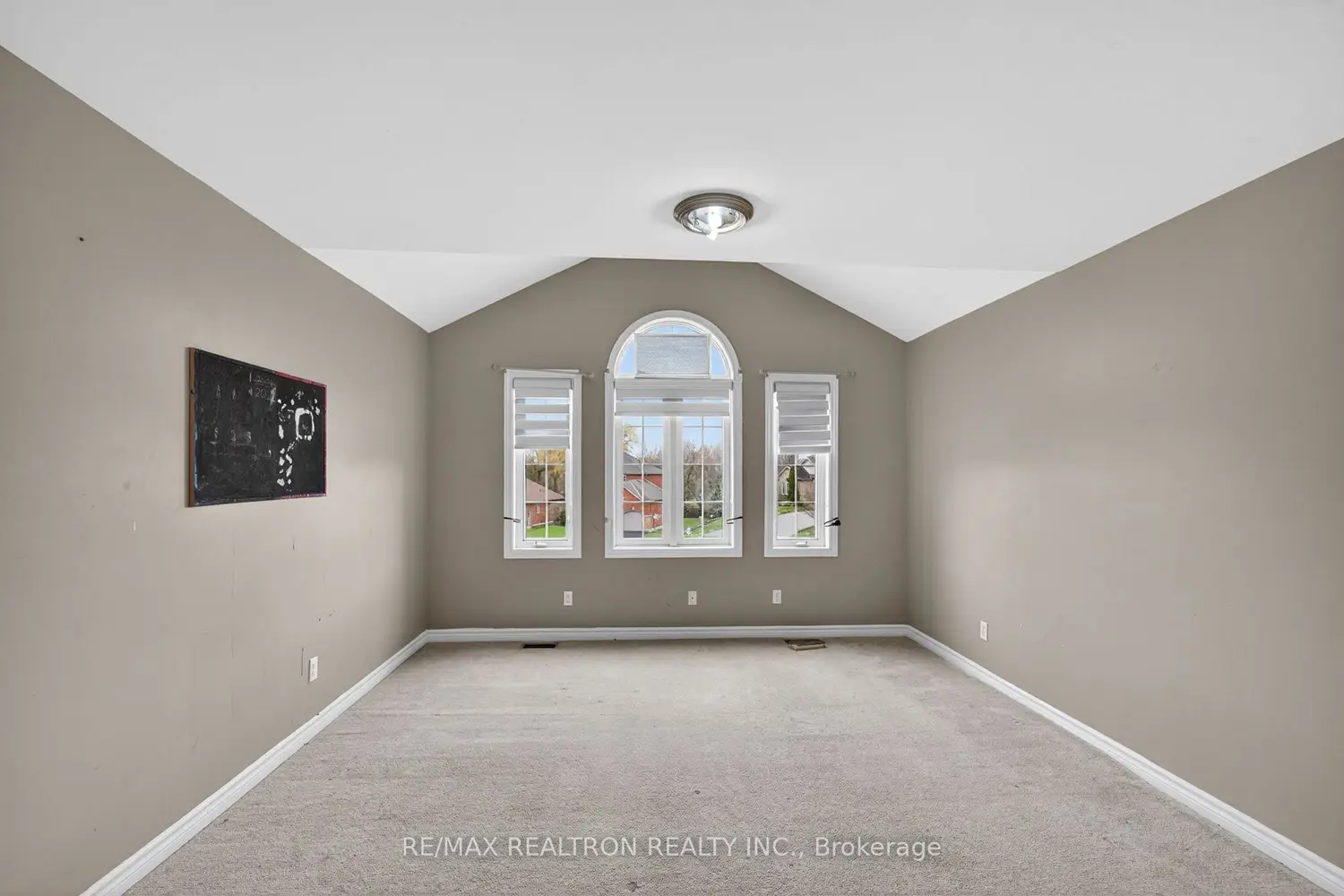 20 Magnolia Court photo 3