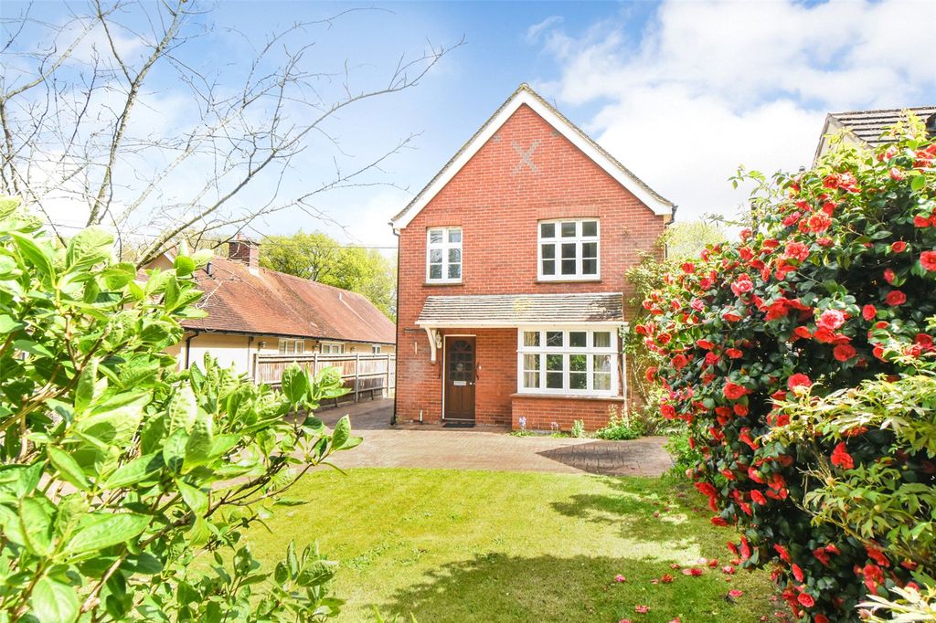 Additional image 3 of 3 bed detached house for saleReading Road, Hook, Hampshire RG27