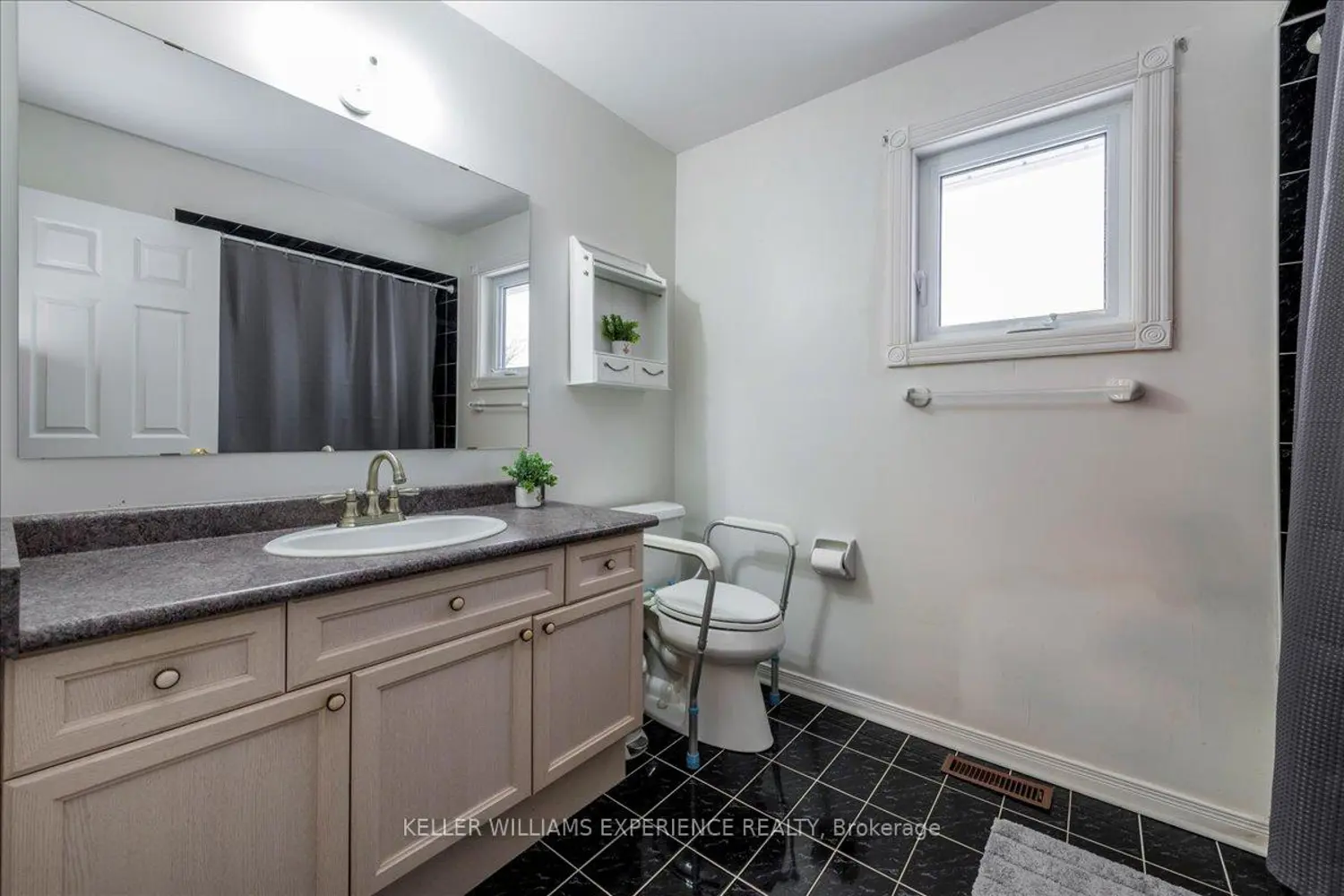 Additional image 11 of 132 James Street
