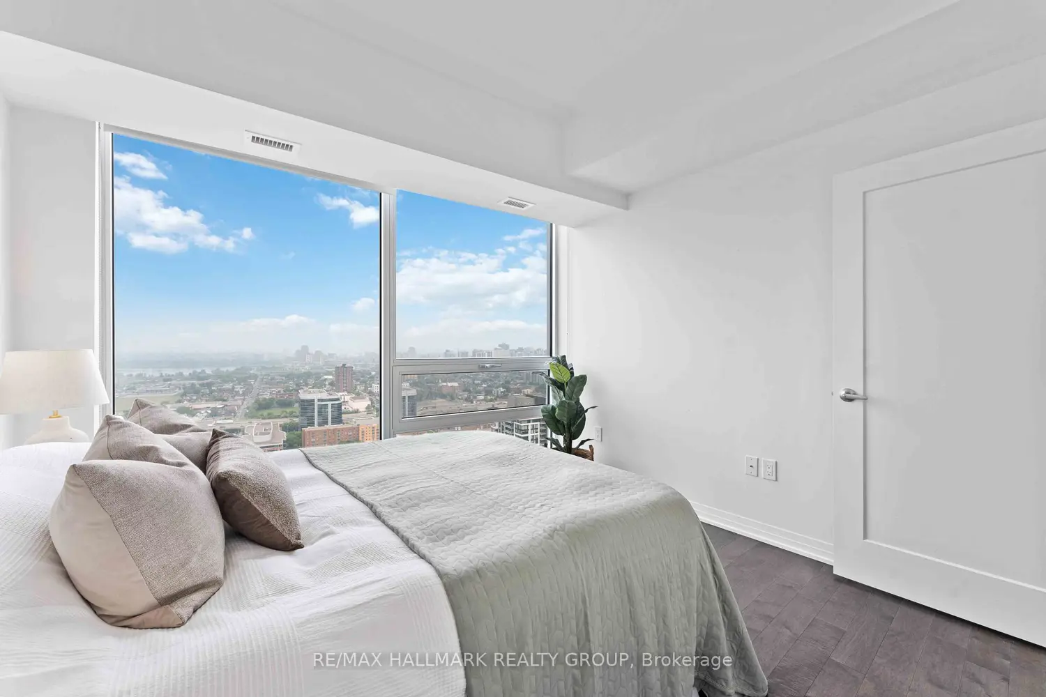 Additional image 4 of 805 Carling Avenue 3108