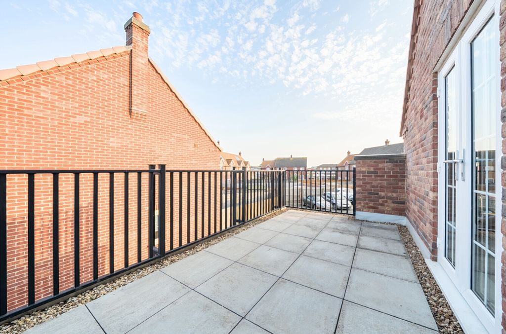 2 bed flat for saleCheviot Crescent, Coningsby, Lincoln, Lincolnshire LN4 photo 4